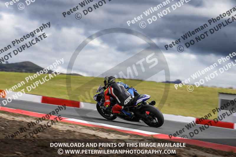 cadwell no limits trackday;cadwell park;cadwell park photographs;cadwell trackday photographs;enduro digital images;event digital images;eventdigitalimages;navarra;no limits trackdays;peter wileman photography;racing digital images;trackday digital images;trackday photos